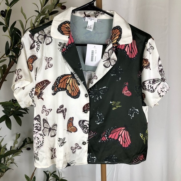 Forever 21 Tops - NWT Forever 21 Multicolor Butterfly Blouse Sz M (T4)